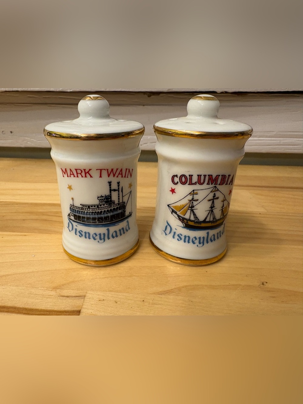 Disney Vintage salt & Pepper shakers Columbia Mark Twain Disneyland Souvenir